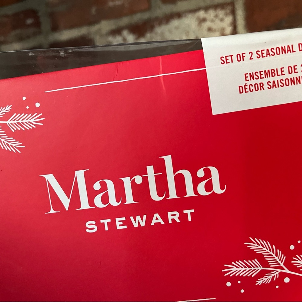 COPY - Martha Stewart, Mr. and Mrs. Santa Claus, they said anywhere with the le… - Picture 6 of 11